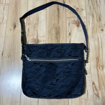 무스타슈 숄더백