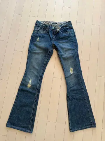 데미지 가공 부츠컷 데님