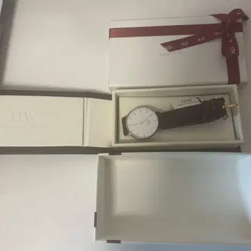 다니엘 웰링턴 DW001001 브라운 가죽 시계