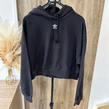 adidas 블랙 크롭 후드티