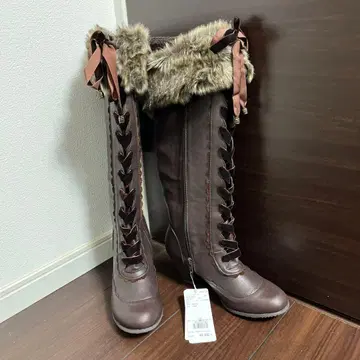 퍼 달린 브라운 롱 부츠