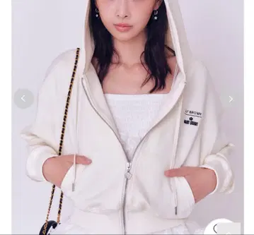 릴리 브라운과 마리콴트 콜라보 가디건