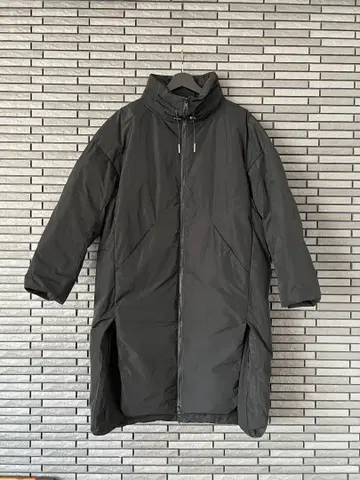 nagonstans 블랙 메모리 타프타 슬릿 다운 코트 38