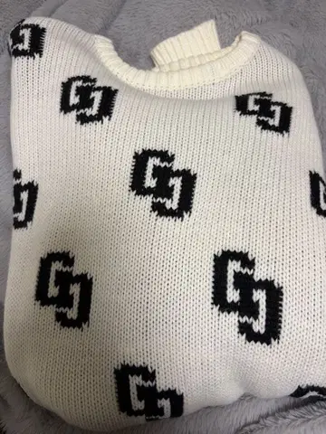 GYDA 로고 긴팔 니트 스웨터