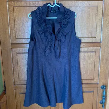 신시아 프릴 꽃 귀여운 슬리브리스 튜닉 다크 그레이