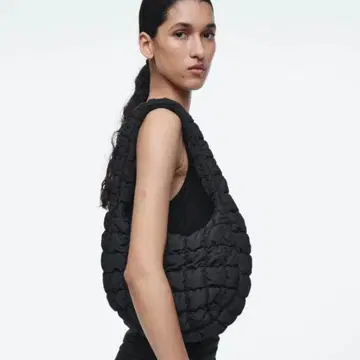 COS 퀼트 미니백 블랙