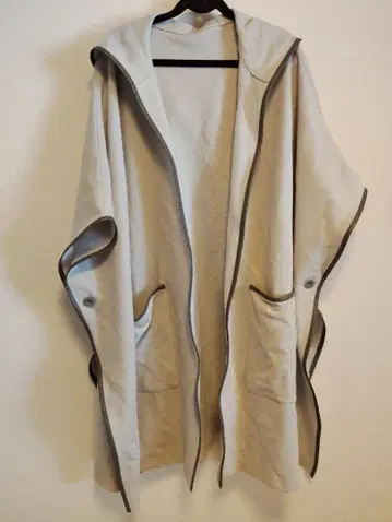 JIZZO 지쪼 인터내셔널 후드 부착 오분 소매 판초 40 L