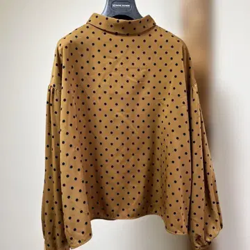 도트 무늬 긴팔 셔츠 머스타드