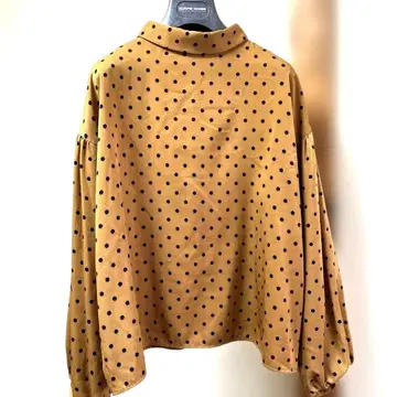 도트 무늬 긴팔 셔츠 머스타드