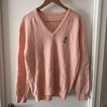 프링글 핑크 V넥 스웨터