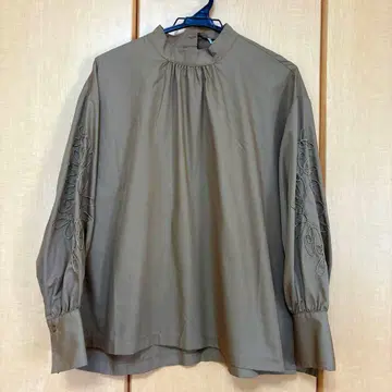 YEVS 자수 긴팔 하이넥 셔츠