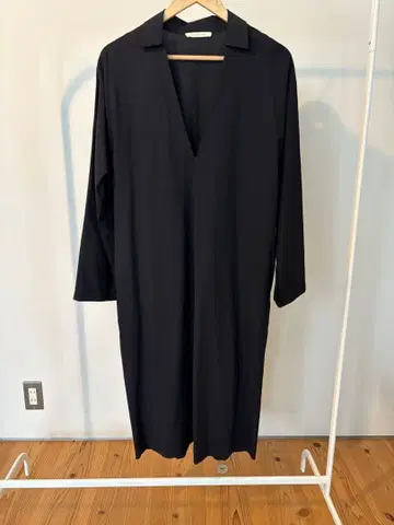 TOMORROWLAND 네이비 V넥 긴팔 무릎 아래 기장 원피스