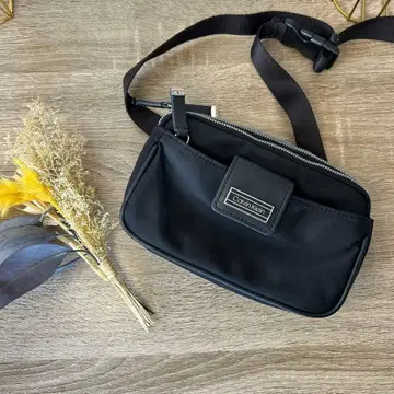 Calvin Klein 블랙 바디백