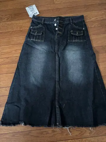 다크 데님 롱 스커트 프린지 마감