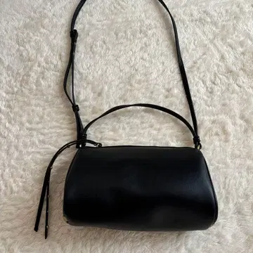 블랙 가죽 숄더백