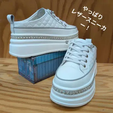 화이트 통굽 스니커즈 퀼팅 디자인 23cm