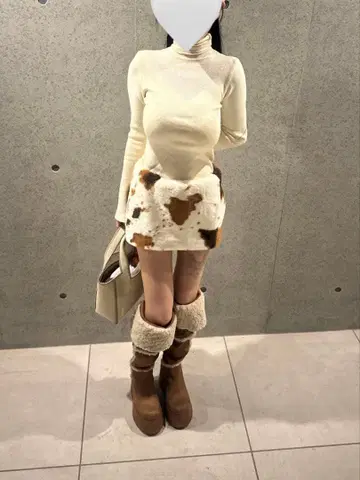 플리스 타이트 스커트 화이트 브라운