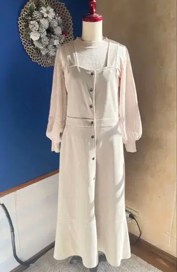 ZARA 베이지 컬러 스웨이드 원피스