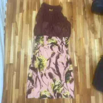 꽃무늬 슬리브리스 원피스