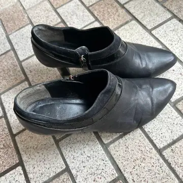 리즈푸티 블랙 가죽 숏부츠 사이드 지퍼 부착