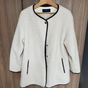 SHIPS 화이트 보아 자켓