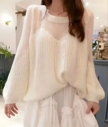 화이트 벌룬 슬리브 니트 스웨터 경량