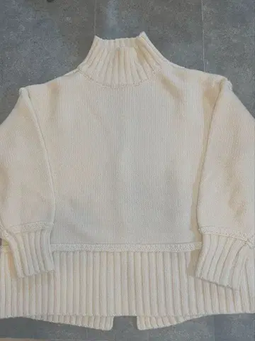 아이보리 리브 하이넥 스웨터 긴팔