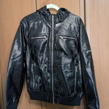 ZARA 후드 부착 광택 자켓 M 사이즈