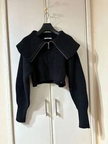 SNIDEL 블랙 크롭 니트