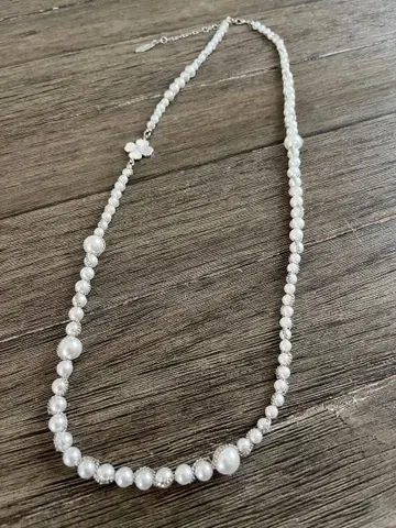 투 비 시크 화이트 펄 목걸이 클로버