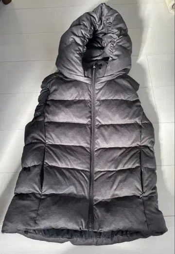 유니클로 스트레치 다운 베스트 M 그레이