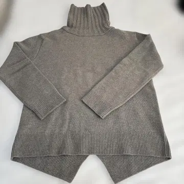 두지엠 클라세 JADE 터틀넥 풀오버 니트 모카