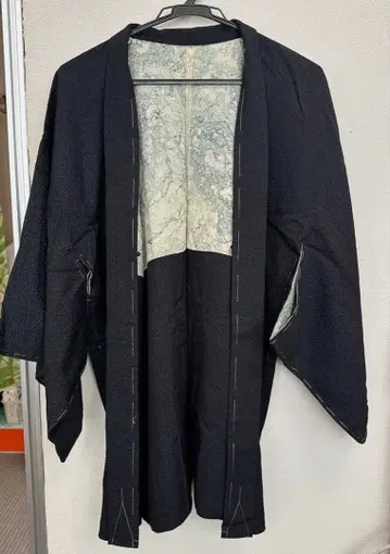 [ 새상품 ] 먹물색 솔잎 패턴 바탕에 삼잎 아오이 문양