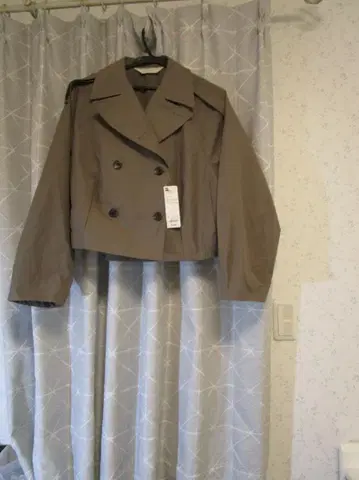 새상품 GU 숏 트렌치코트 여성용 L 사이즈