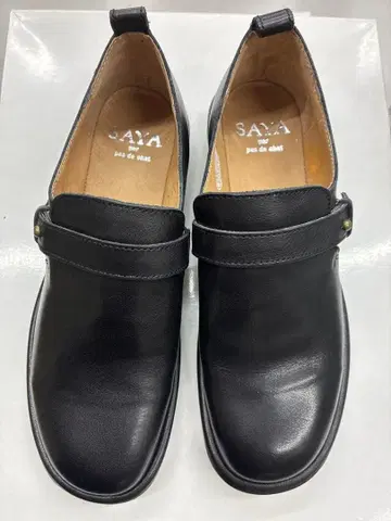 SAYA 블랙 가죽 로퍼