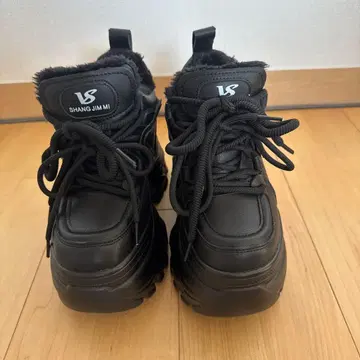 SHANG JIM MI 블랙 통굽 스니커즈