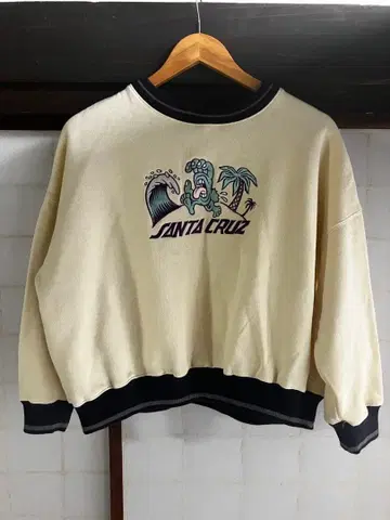 [ 인기 디자인 ] SANTA CRUZ 속기모 맨투맨 M