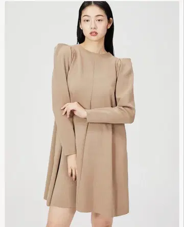 CELFORD 백 턱 A 라인 니트 원피스