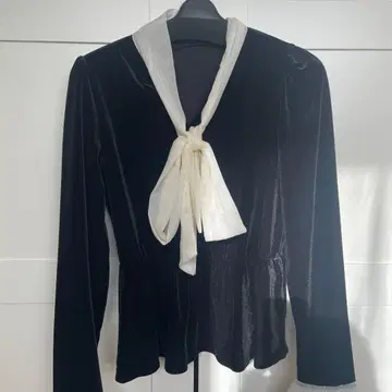 블랙 벨벳 리본 포함 긴팔 셔츠