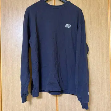 뉴에라 긴팔 헤비웨이트 코튼 자수 T셔츠