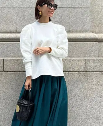 새상품 미개봉 bow 퍼프 숄더 화이트