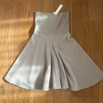 미사용 soeur7 라이트 그레이 플레어 스커트 무릎 기장