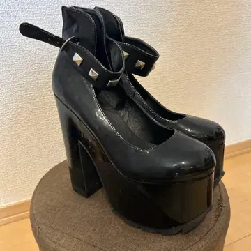 블랙 스터드 장식 플랫폼 하이힐 통굽