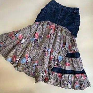 BETTY'S BLUE 장미 무늬 플레어 스커트