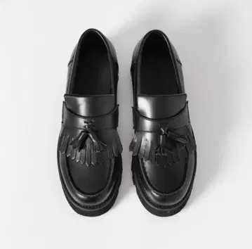 URBAN RESEARCH 블랙 태슬 장식 통굽 로퍼