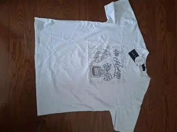 화이트 그래픽 프린트 T셔츠