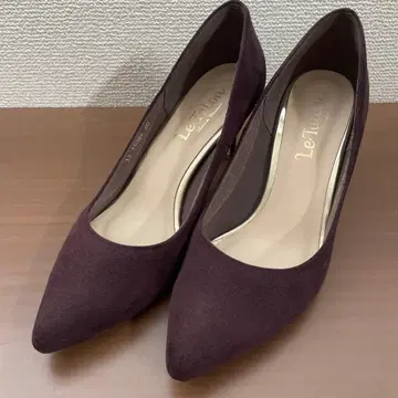 루타론 스웨이드 펌프스