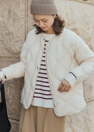 도어즈 라이트 다운 퀼트 숏 블루종 아이보리