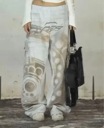 AESYNCTX 화이트 카고 스웨트 팬츠