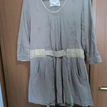 Pasito 베이지 7부 소매 무릎 기장 원피스